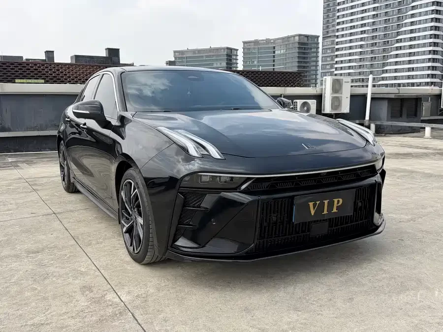 Lynk & Co 03