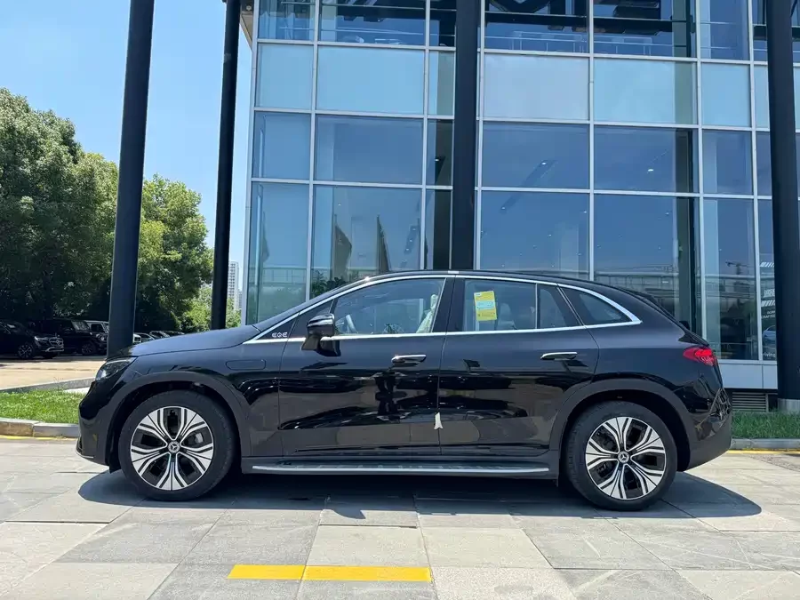 Mercedes Benz EQE SUV
