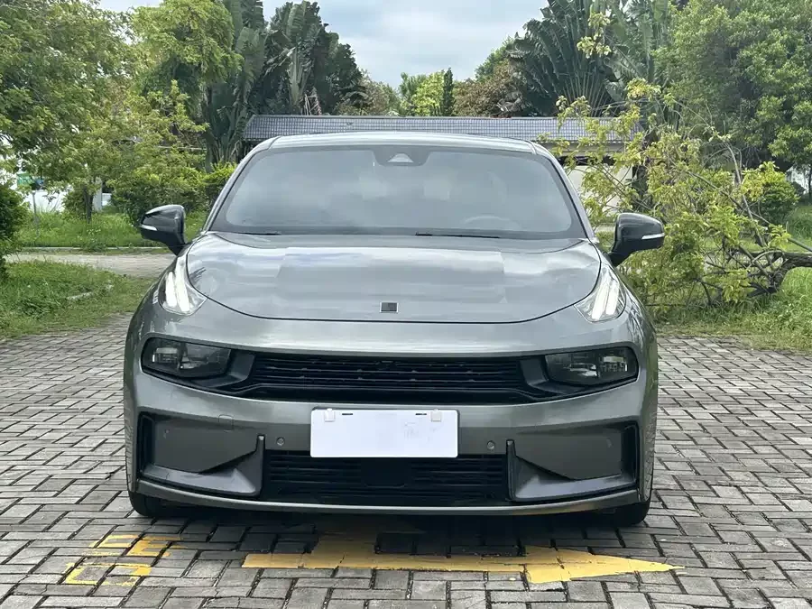 Lynk & Co 03