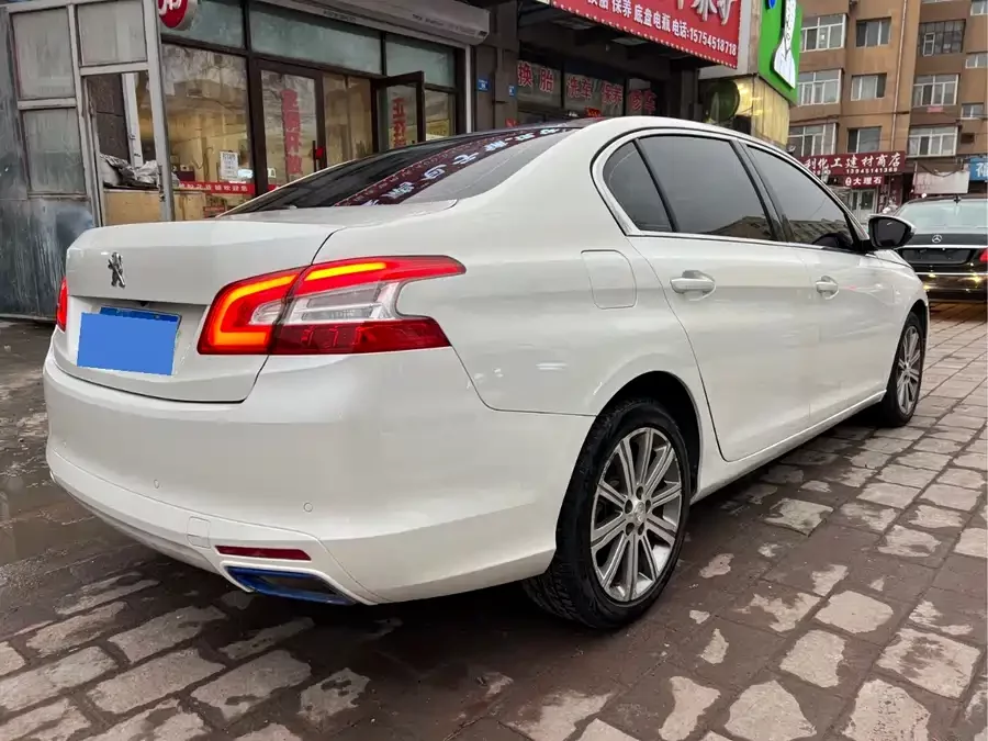 Peugeot 408