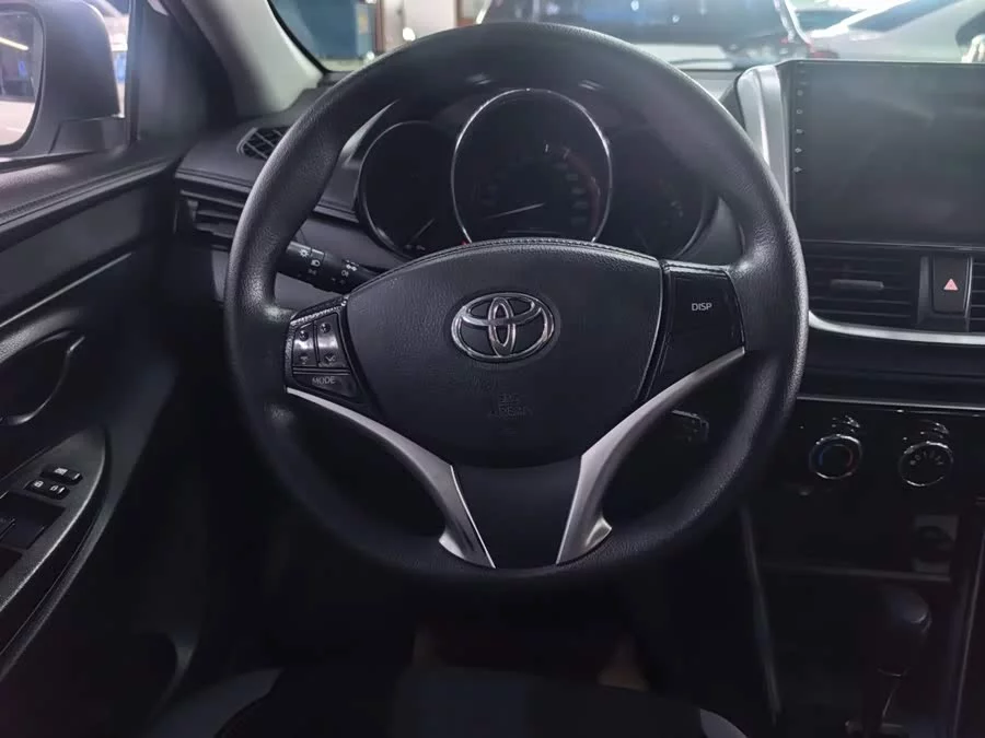 Toyota YARiS L