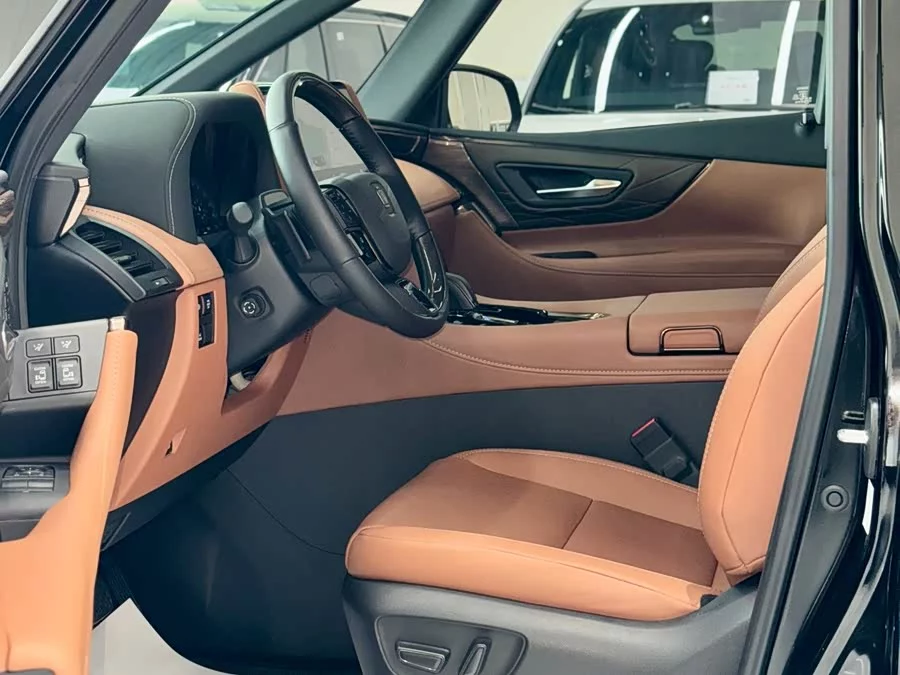 Toyota Crown Vellfire