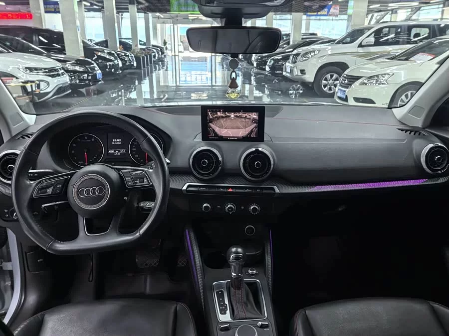 Audi Q2L