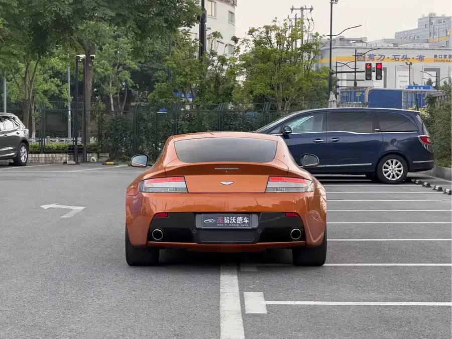 Aston Martin V8 Vantage