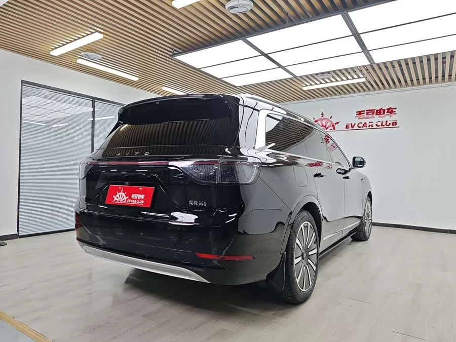 AITO Wenjie M9