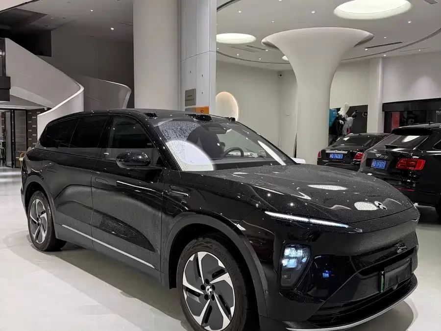 NIO ES8