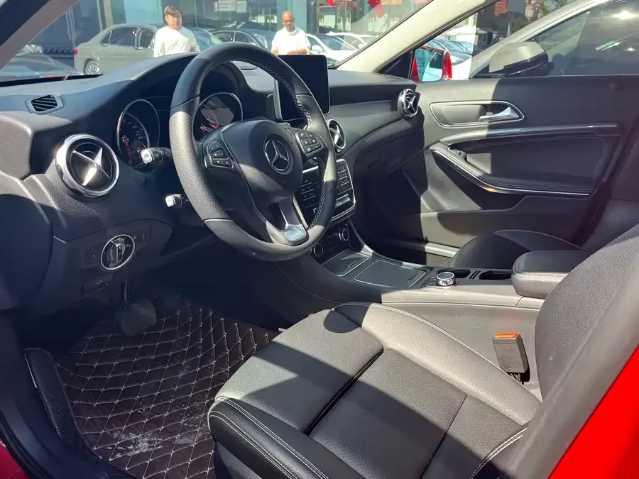 Mercedes Benz GLA