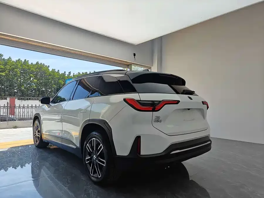 NIO ES6