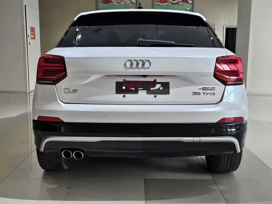 Audi Q2L