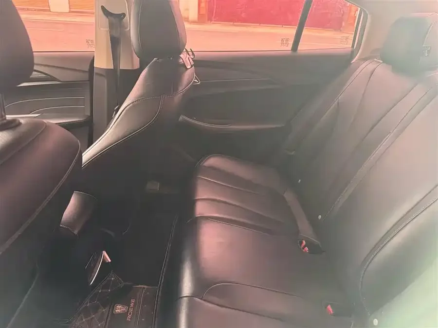 Roewe i5