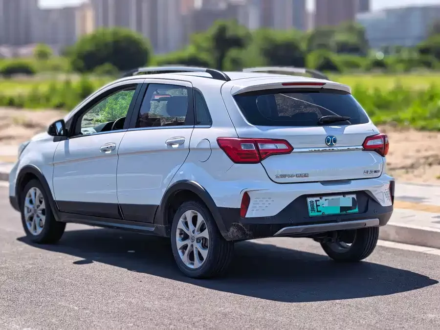 BAIC EC5