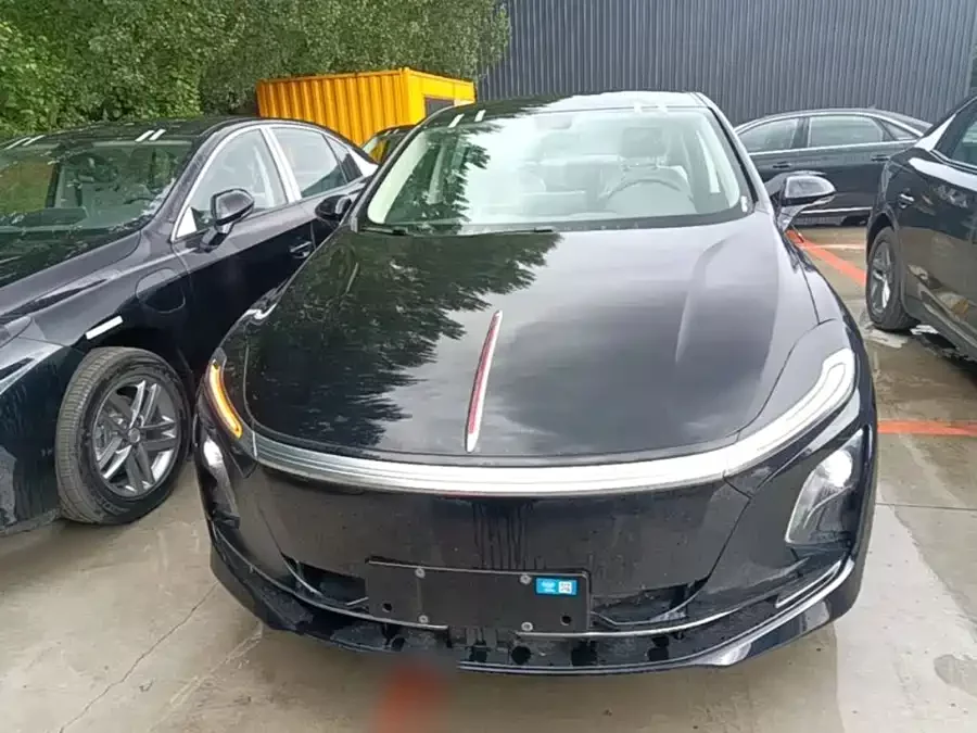 Hongqi E-QM5