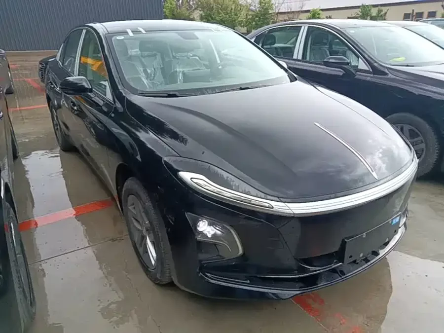Hongqi E-QM5
