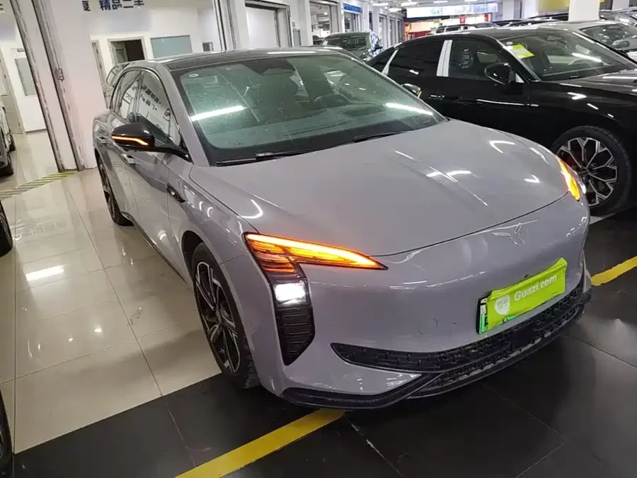 Hongqi EH7