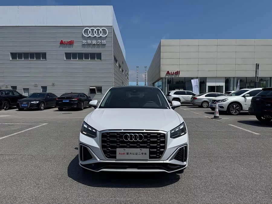 Audi Q2L