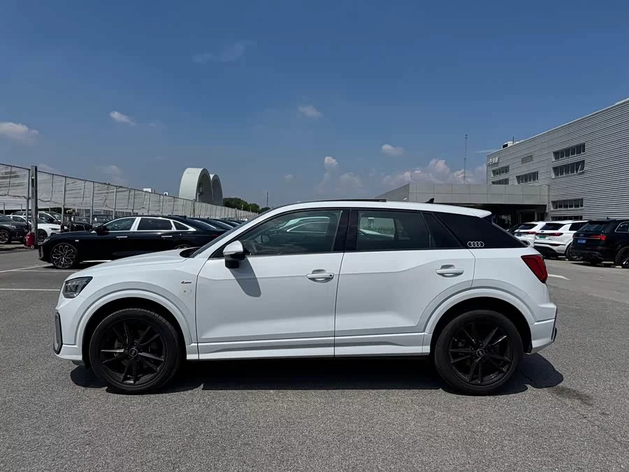 Audi Q2L
