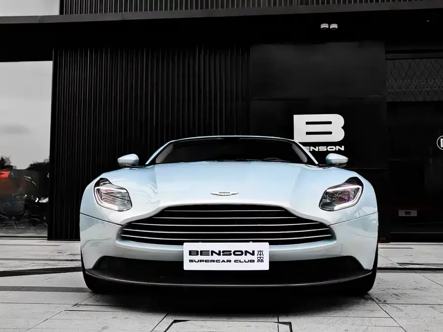 Aston Martin DB11