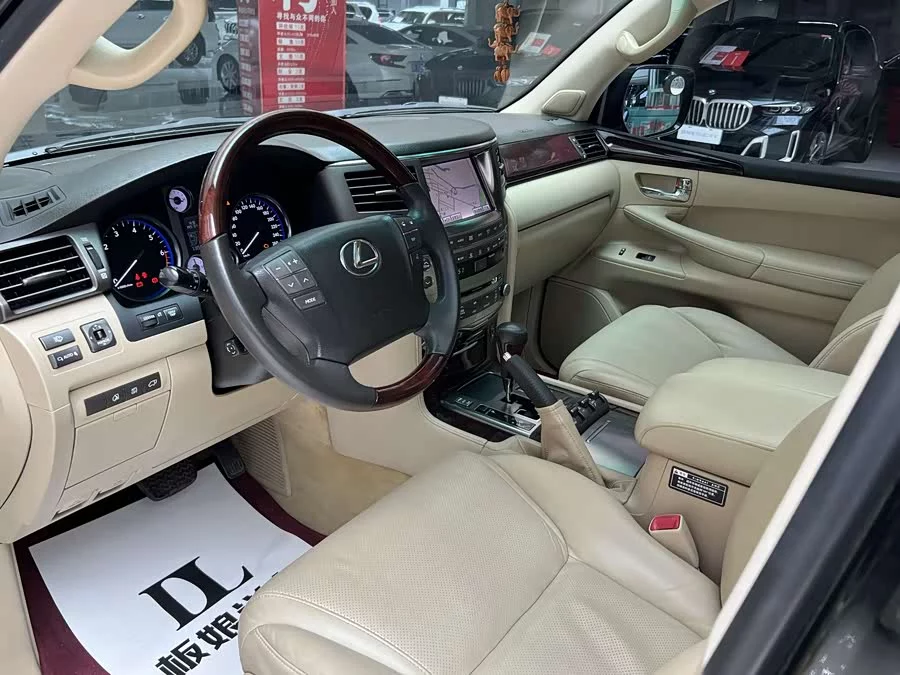 Lexus LX