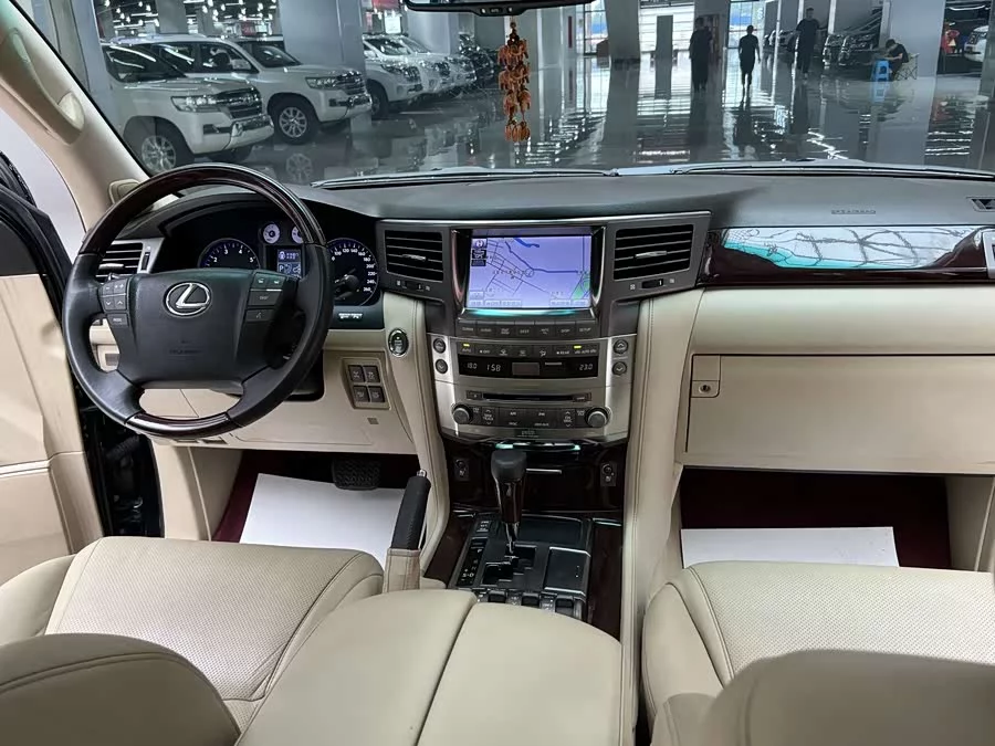 Lexus LX
