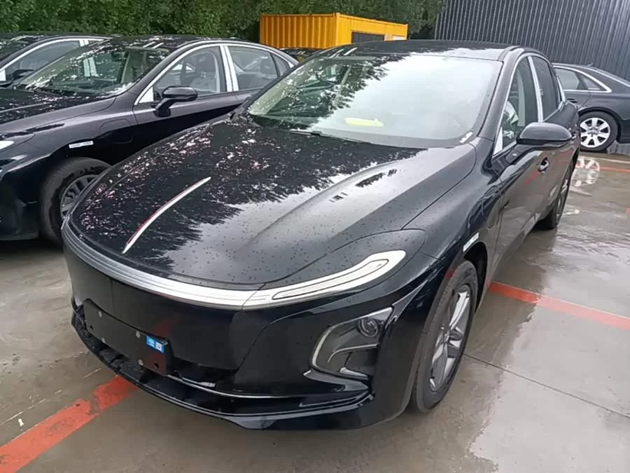 Hongqi E-QM5