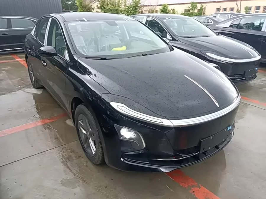 Hongqi E-QM5