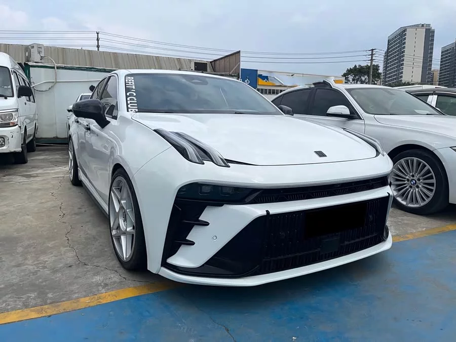 Lynk & Co 03