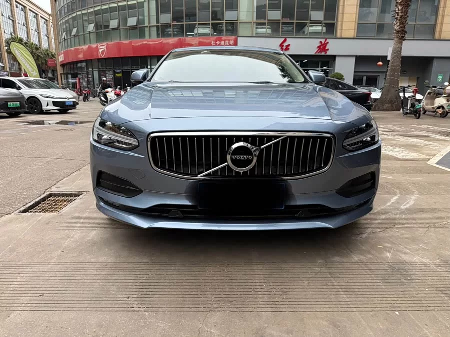 Volvo S90