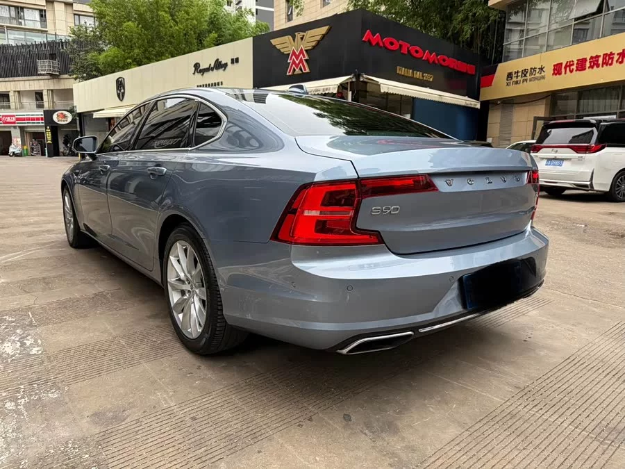 Volvo S90