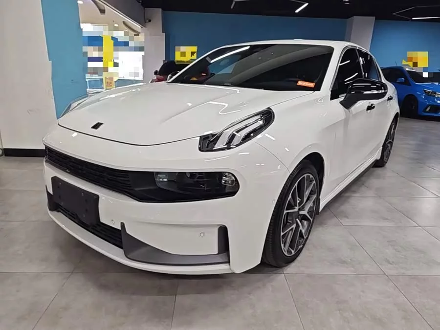 Lynk & Co 03