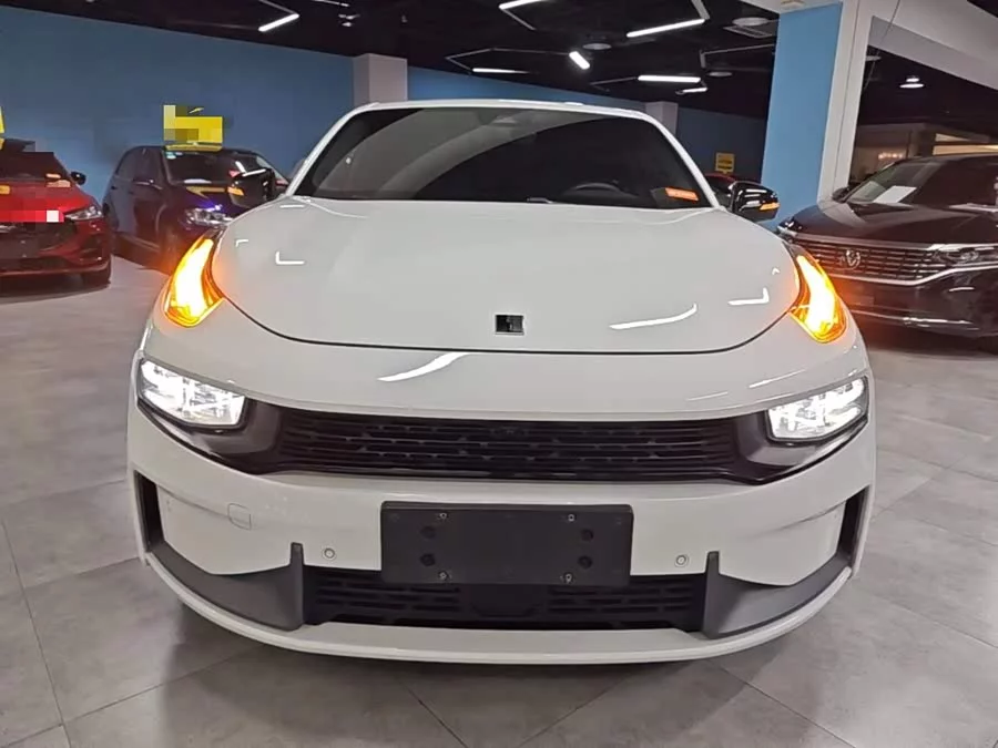 Lynk & Co 03