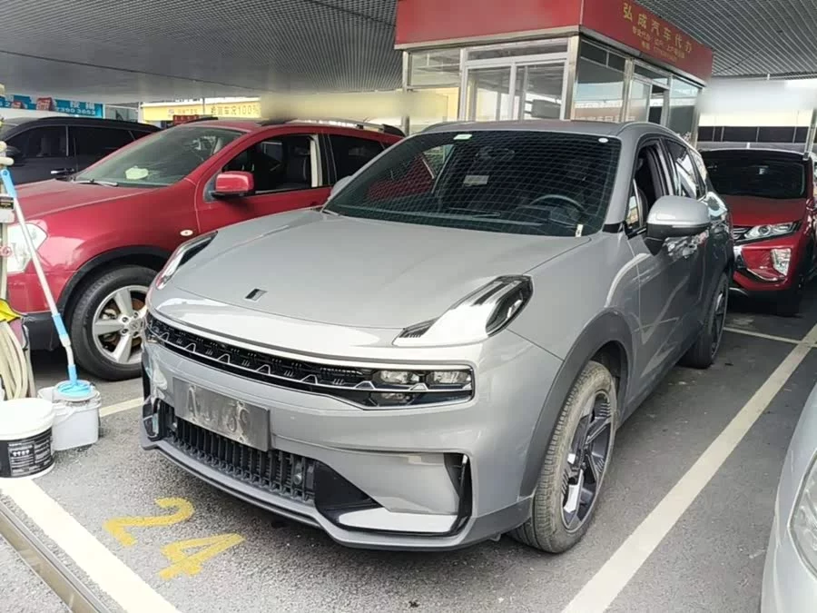 Lynk & Co 06
