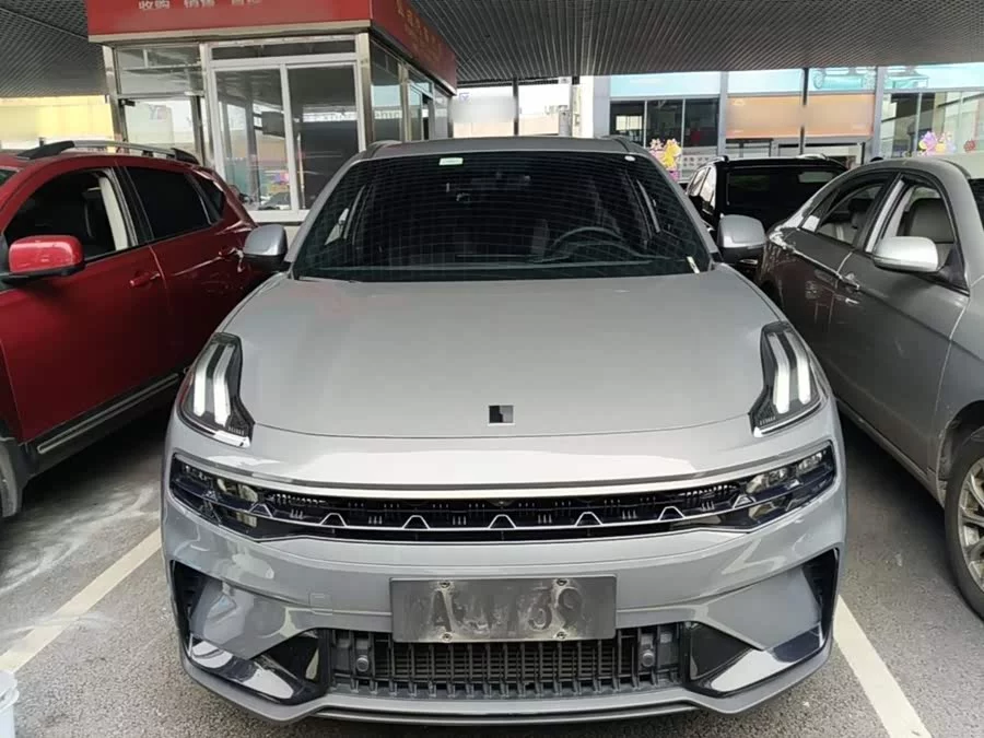 Lynk & Co 06