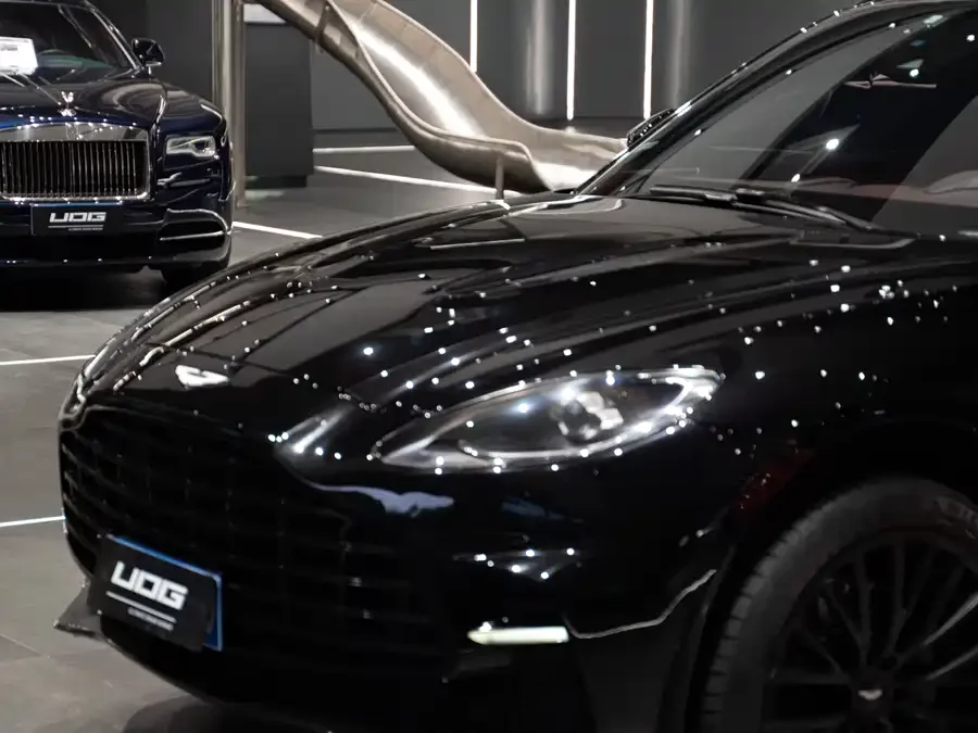 Aston Martin DBX