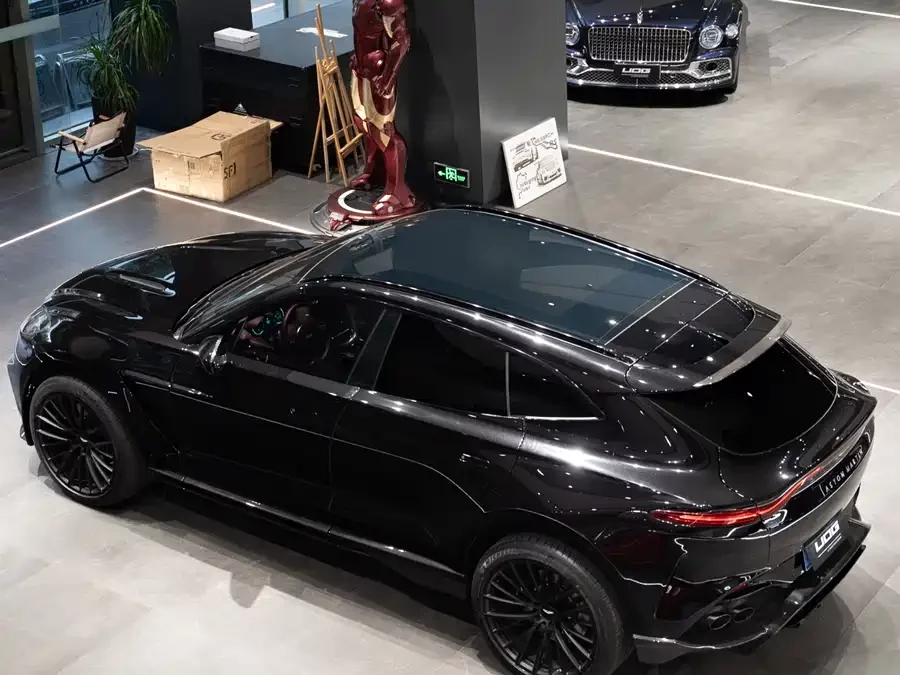Aston Martin DBX