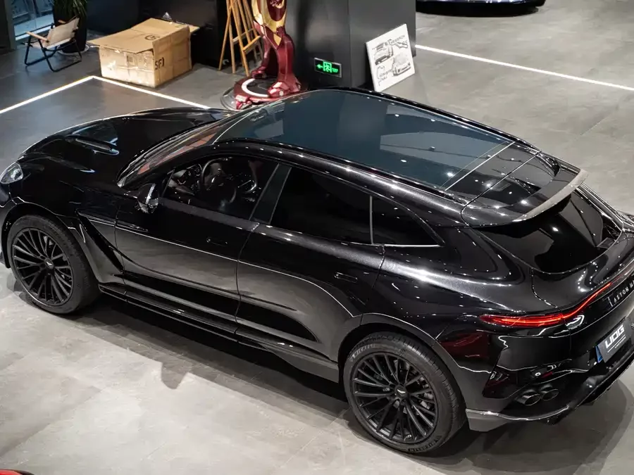Aston Martin DBX