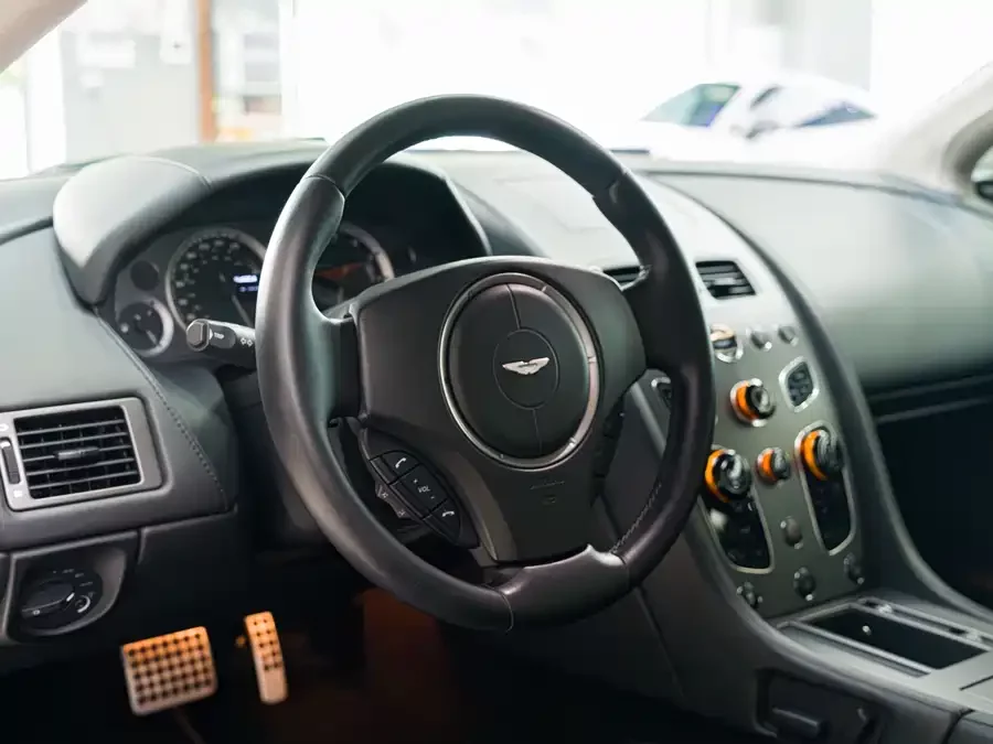 Aston Martin V8 Vantage