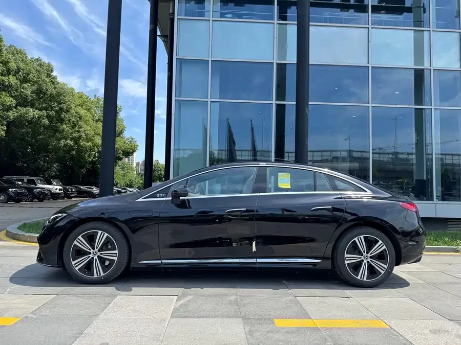 Mercedes Benz EQE