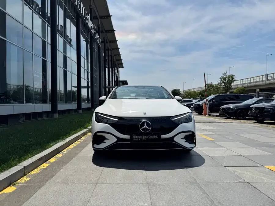 Mercedes Benz EQE