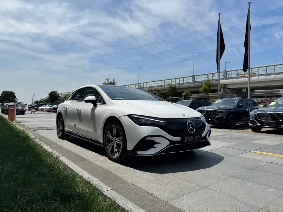Mercedes Benz EQE