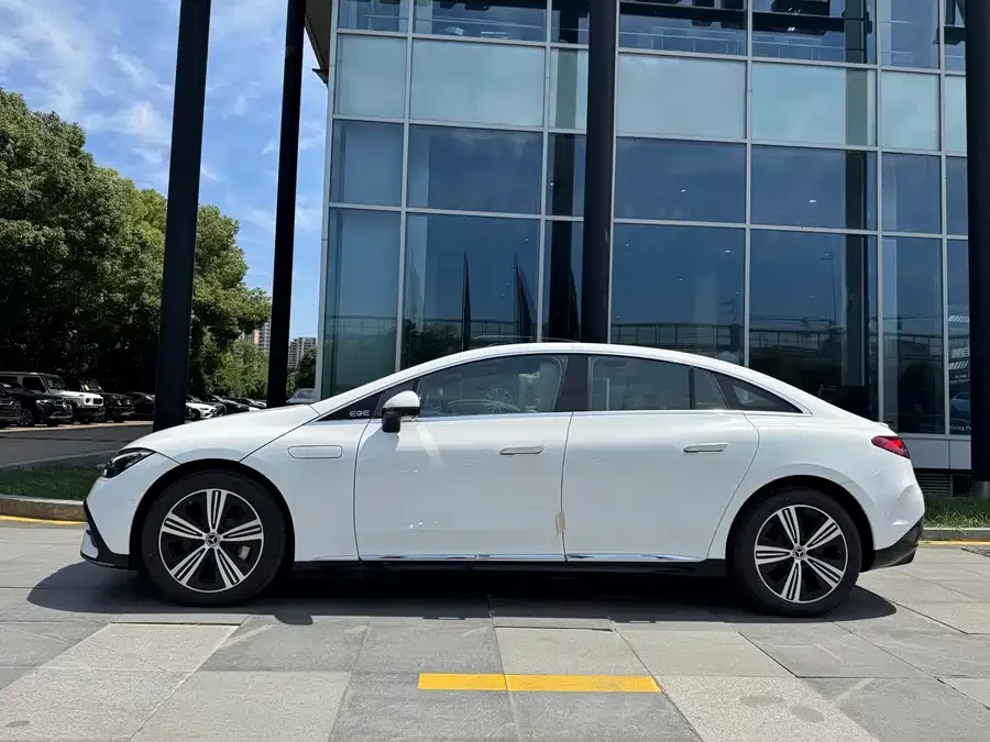 Mercedes Benz EQE
