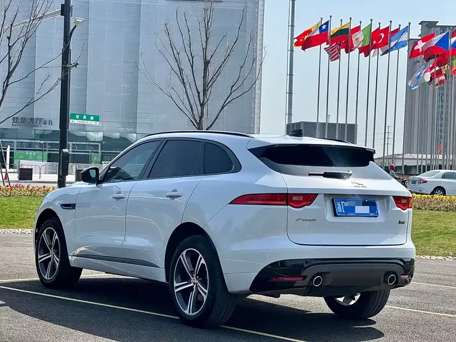 Jaguar F-PACE