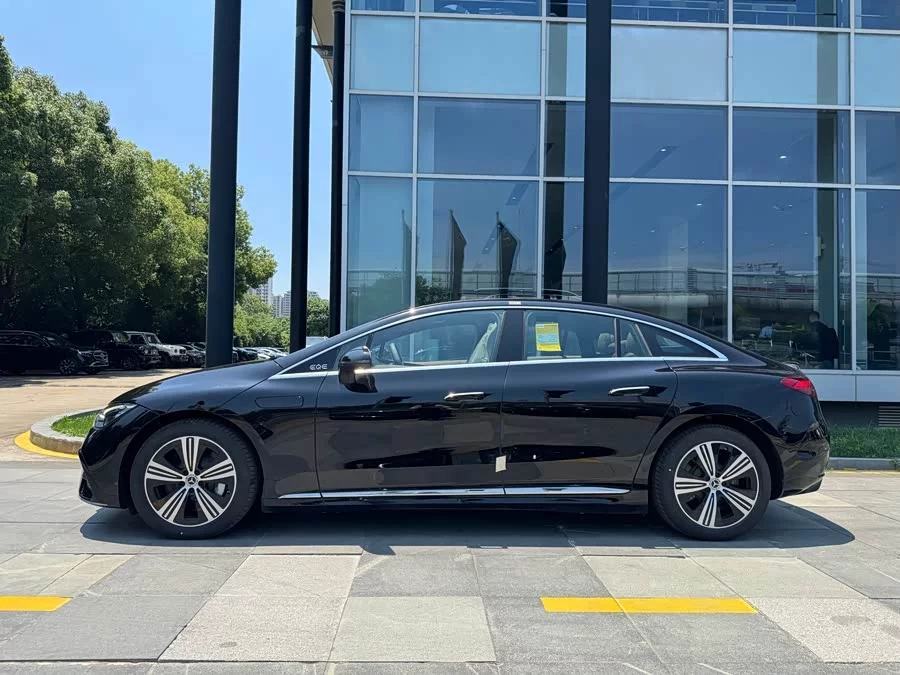 Mercedes Benz EQE