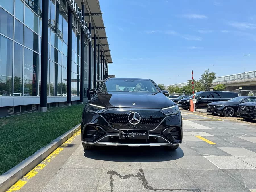 Mercedes Benz EQE SUV