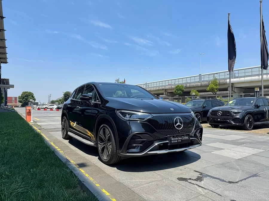 Mercedes Benz EQE SUV
