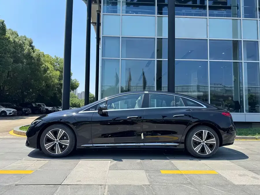 Mercedes Benz EQE