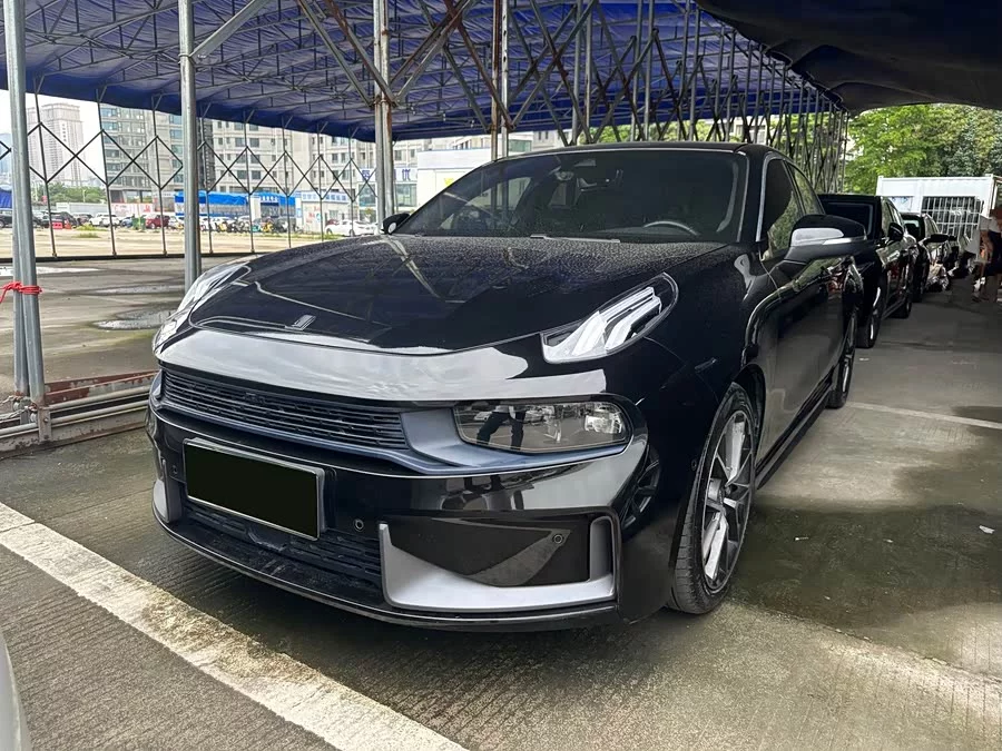 Lynk & Co 03
