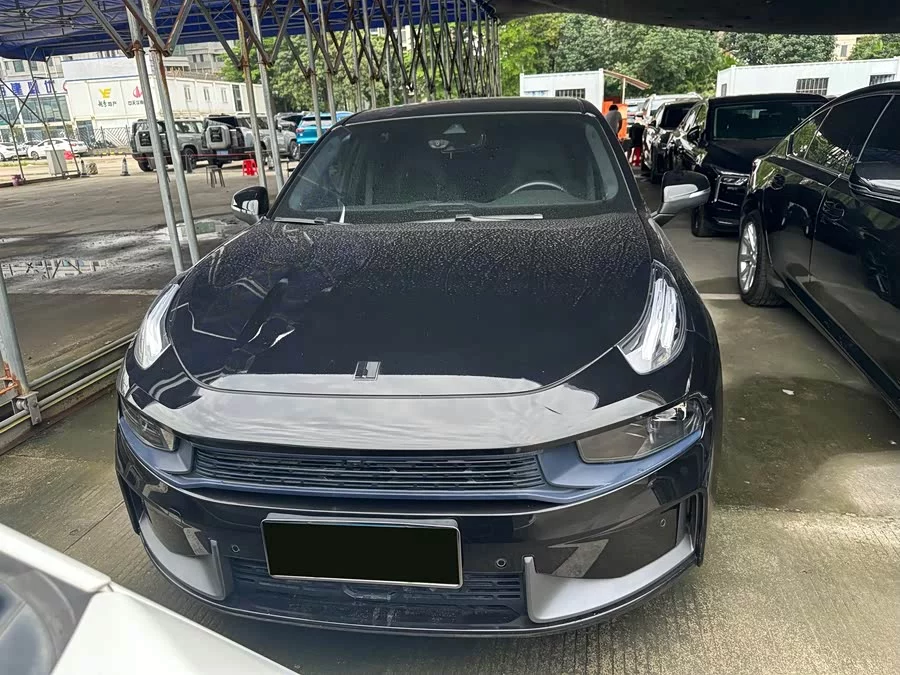 Lynk & Co 03