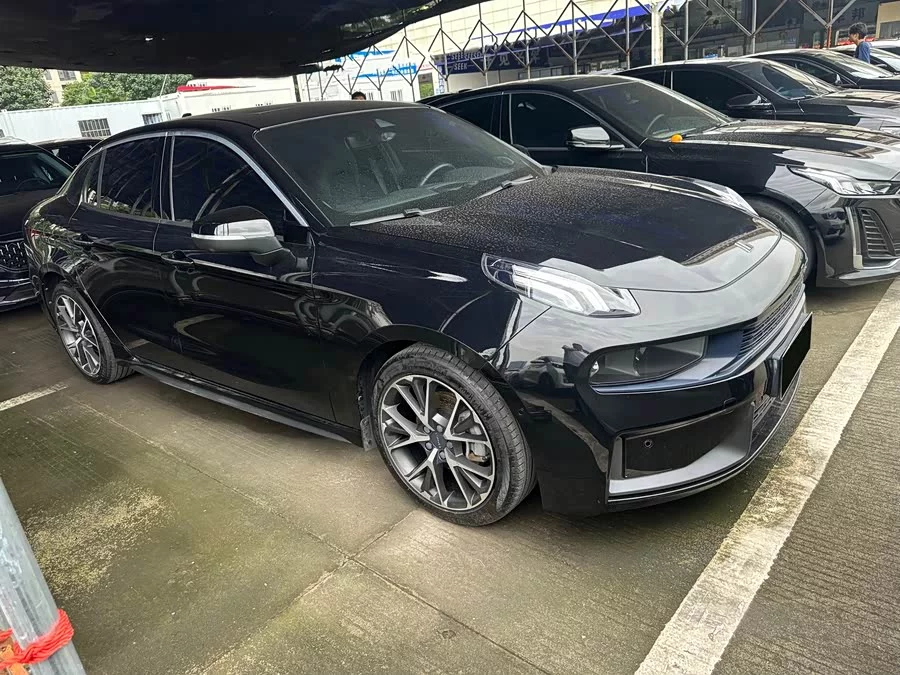 Lynk & Co 03