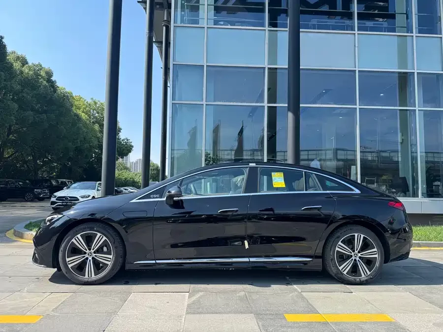 Mercedes Benz EQE