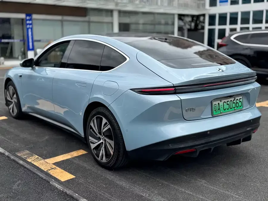NIO ET5